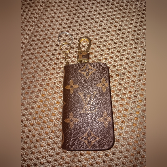 Louis Vuitton vintage monogram coin purse with clasp 🤍🤎 - Picture 1 of 5
